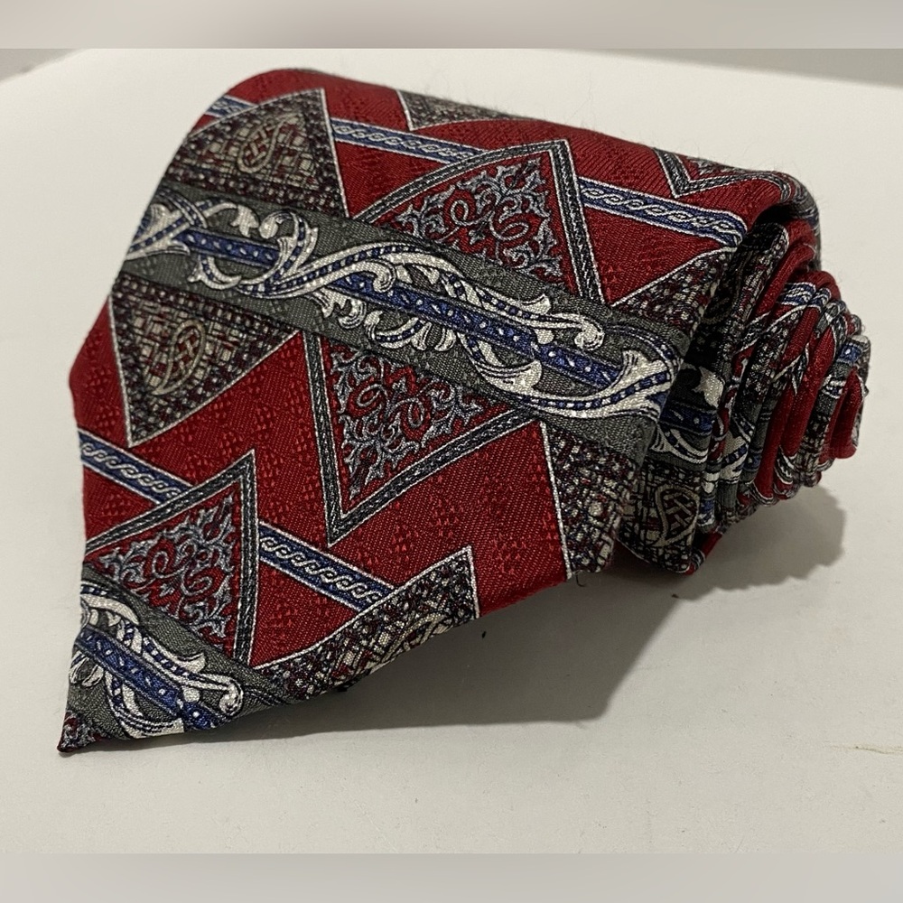 Evan Picone 100% Silk Tie Burgundy Gray Geometric Scrolls USA Designer 57"